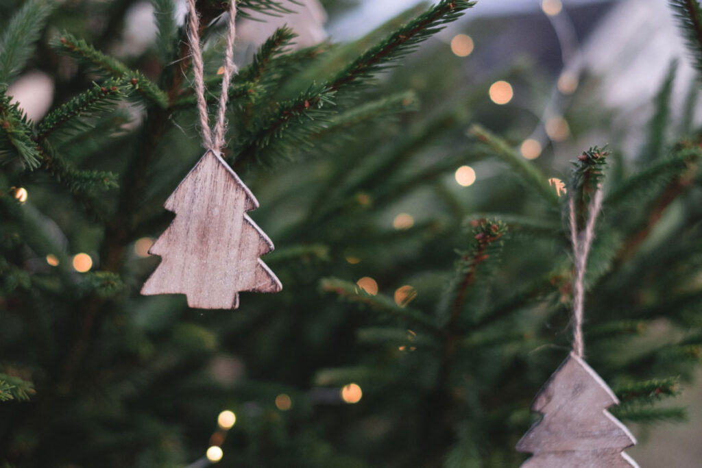 weihnachtsbaum-mit-deko